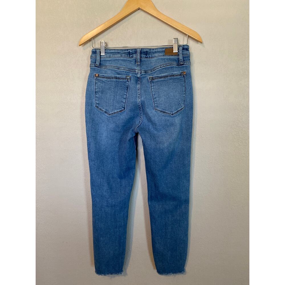 Judy Blue High Rise Sunflower Embroidered Raw Hem Jean SZ 7/28 - Picture 2 of 8